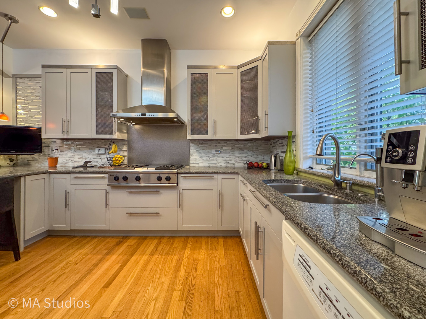 9237 Mason Avenue, Morton Grove, IL 60053