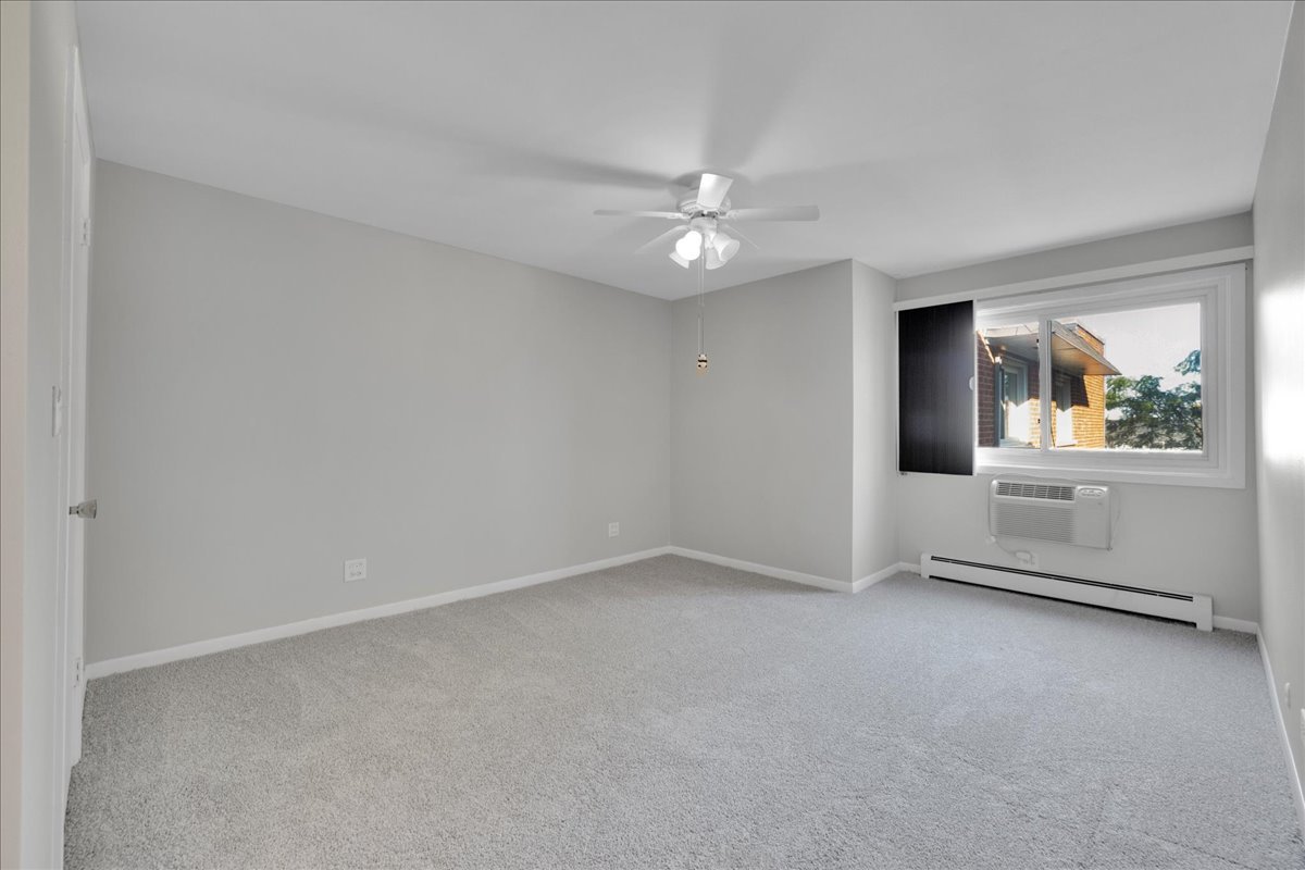 25 E Palatine Road #303, Arlington Heights, IL 60004