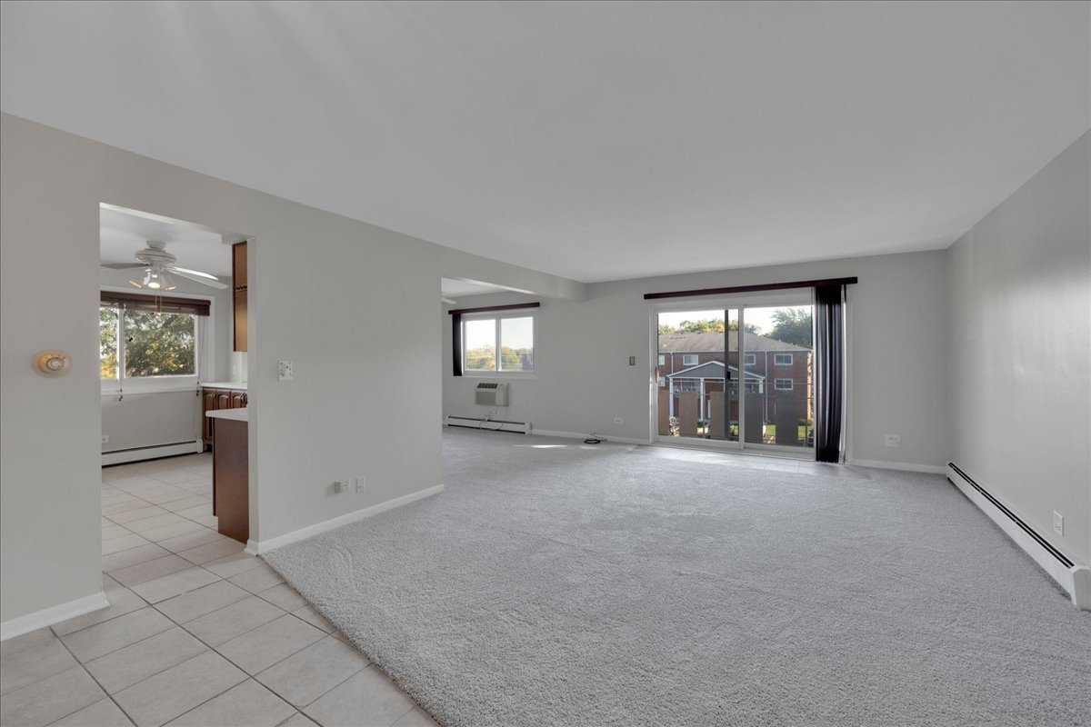 25 E Palatine Road #303, Arlington Heights, IL 60004