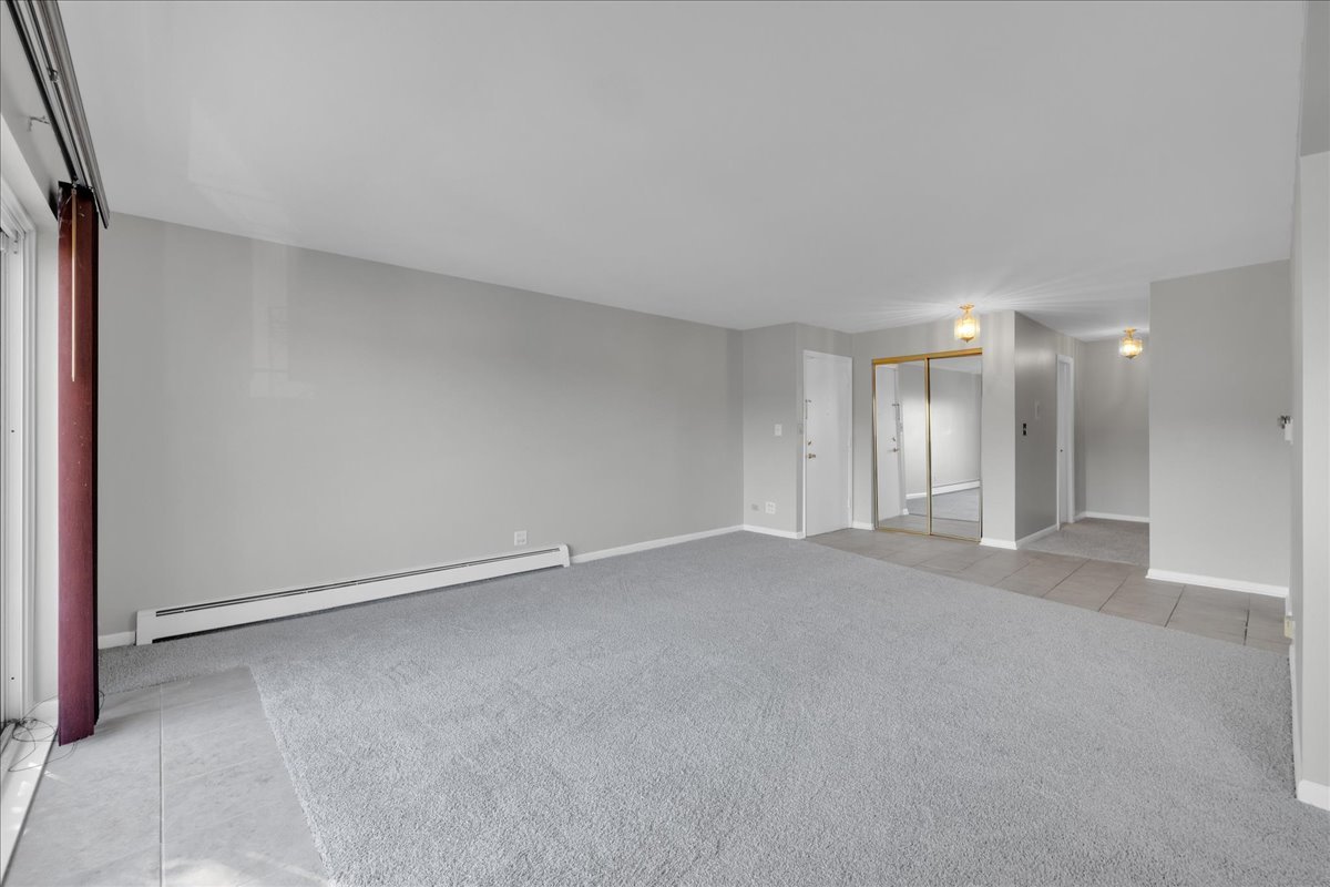 25 E Palatine Road #303, Arlington Heights, IL 60004