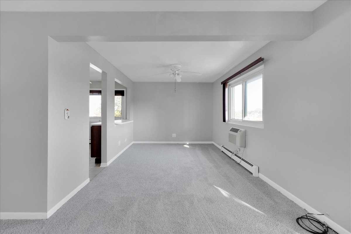 25 E Palatine Road #303, Arlington Heights, IL 60004