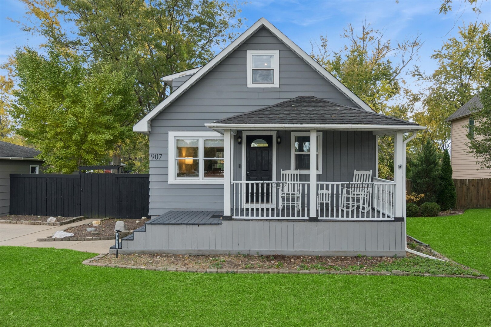 907 Maple Avenue, Lisle, IL 60532