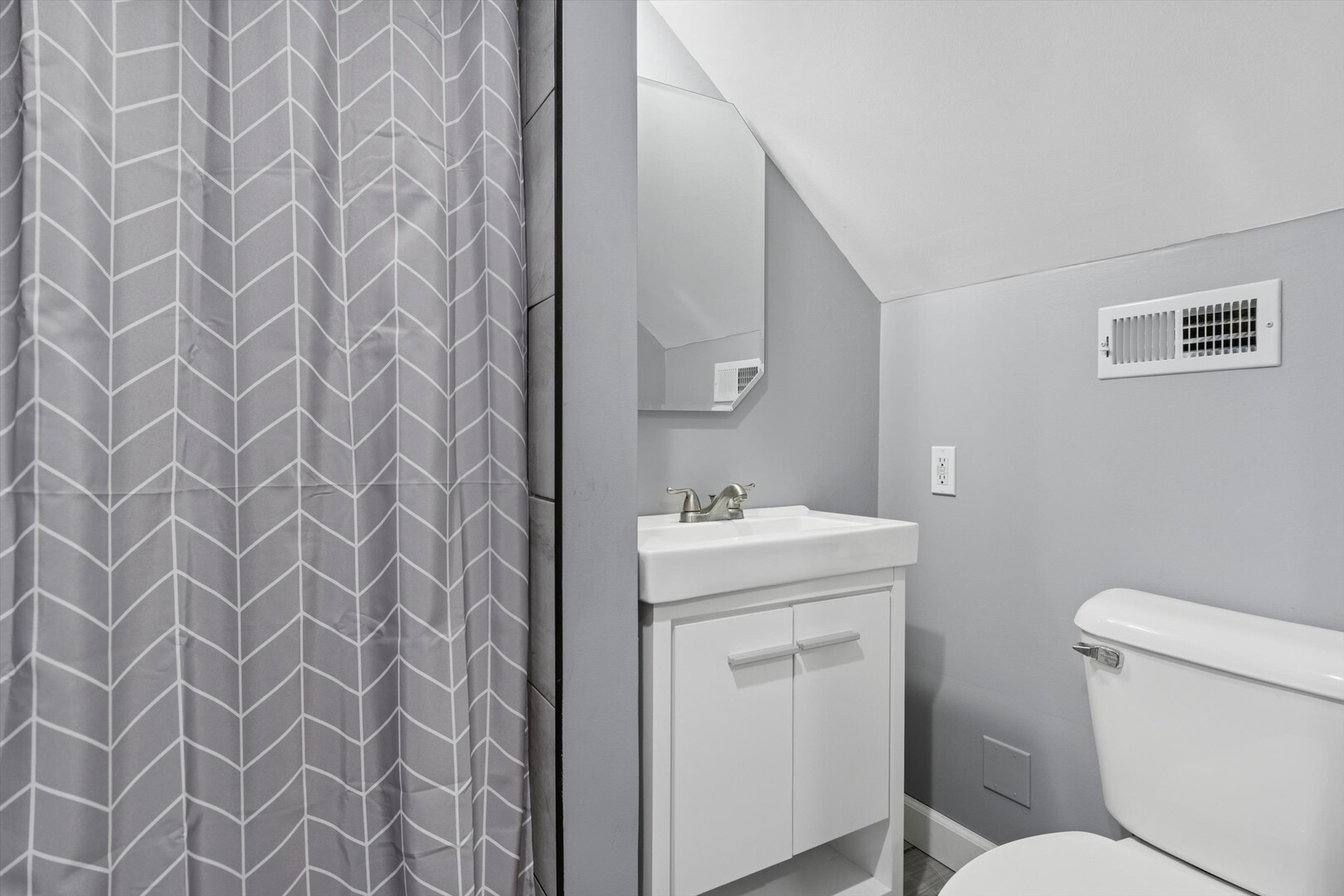 907 Maple Avenue, Lisle, IL 60532