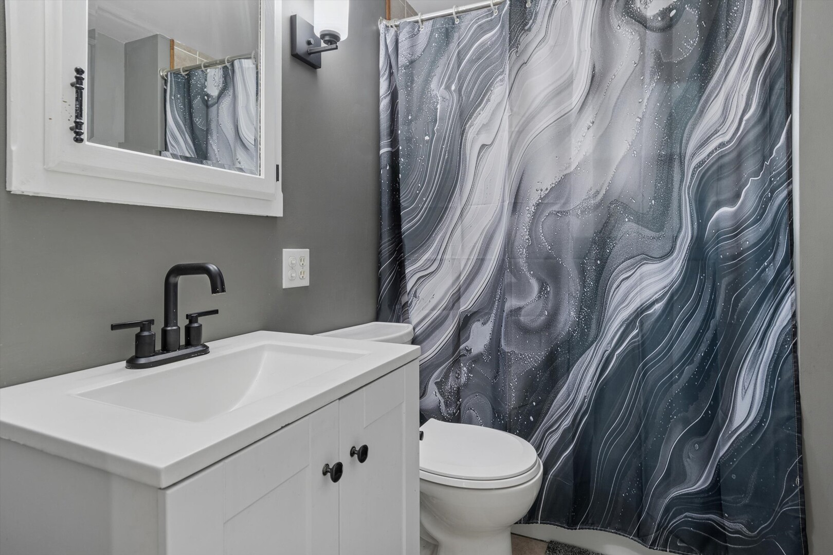 907 Maple Avenue, Lisle, IL 60532