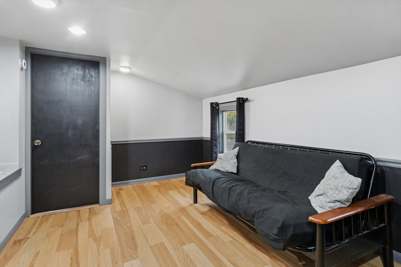 907 Maple Avenue, Lisle, IL 60532