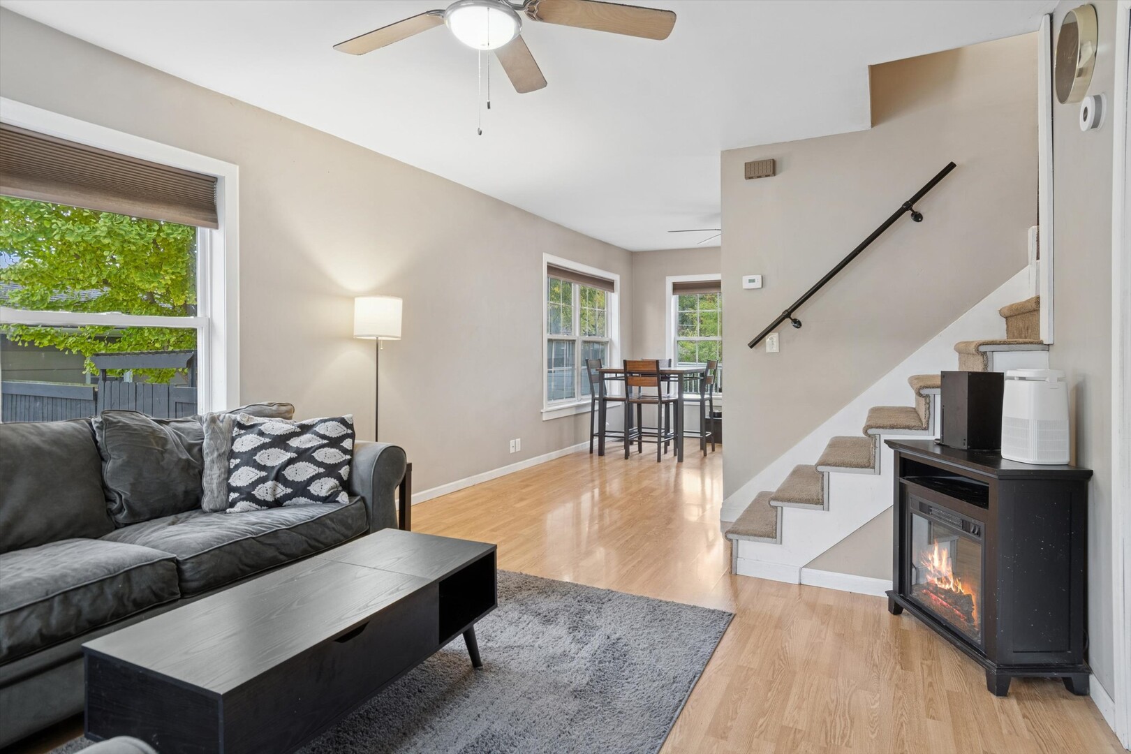 907 Maple Avenue, Lisle, IL 60532