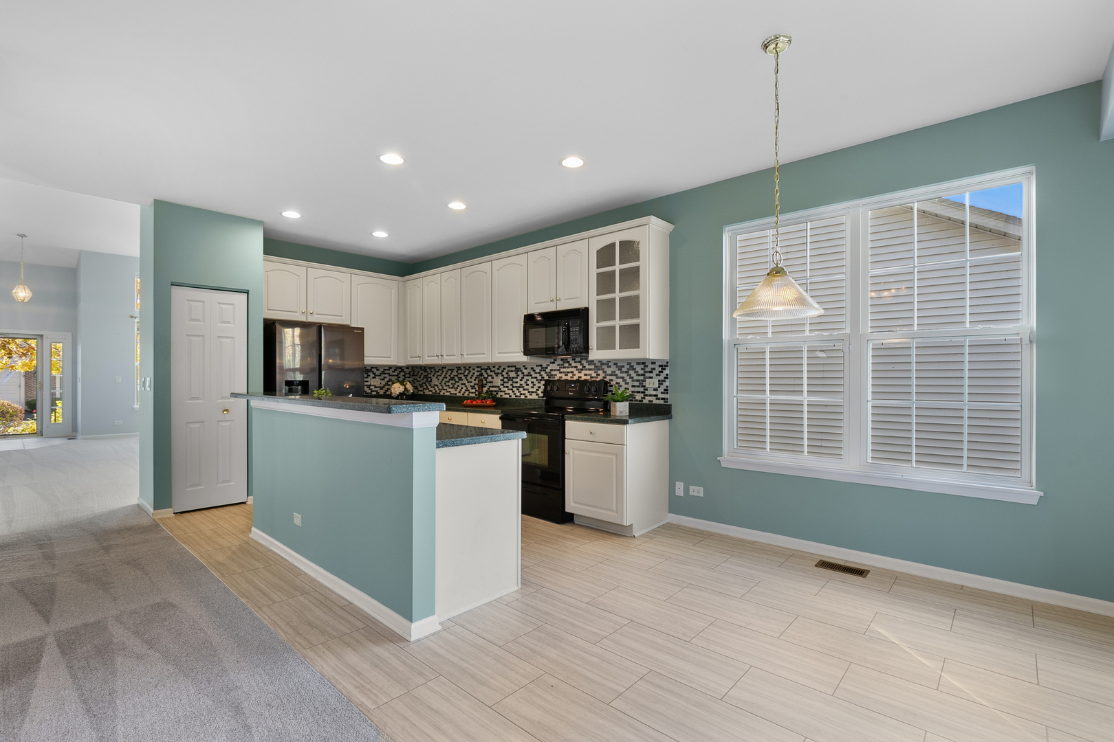 2325 Carillon Drive, Grayslake, IL 60030