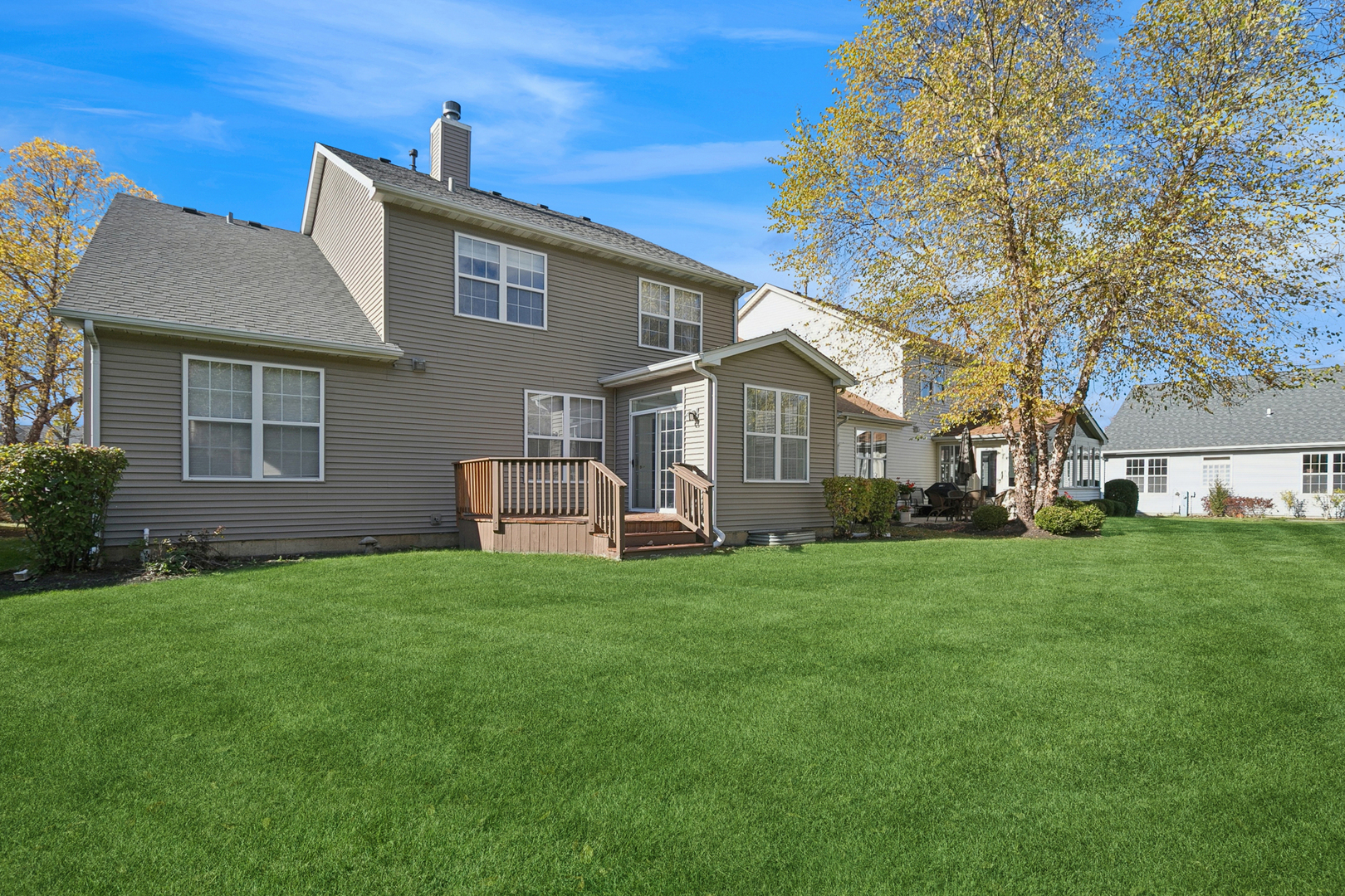 2325 Carillon Drive, Grayslake, IL 60030