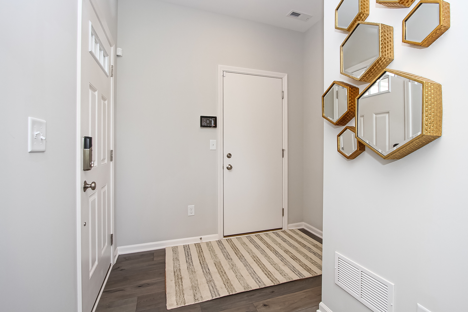 324 Kingsport Drive, South Elgin, IL 60177