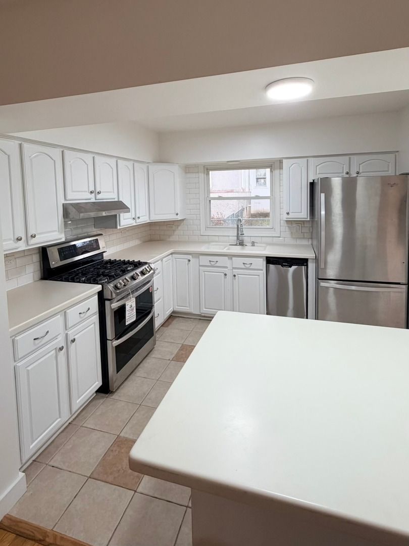 160 E Terra Cotta Avenue, Crystal Lake, IL 60014