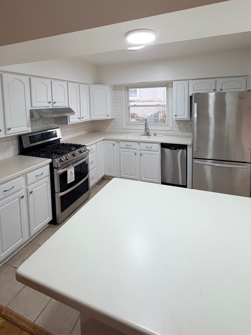 160 E Terra Cotta Avenue, Crystal Lake, IL 60014