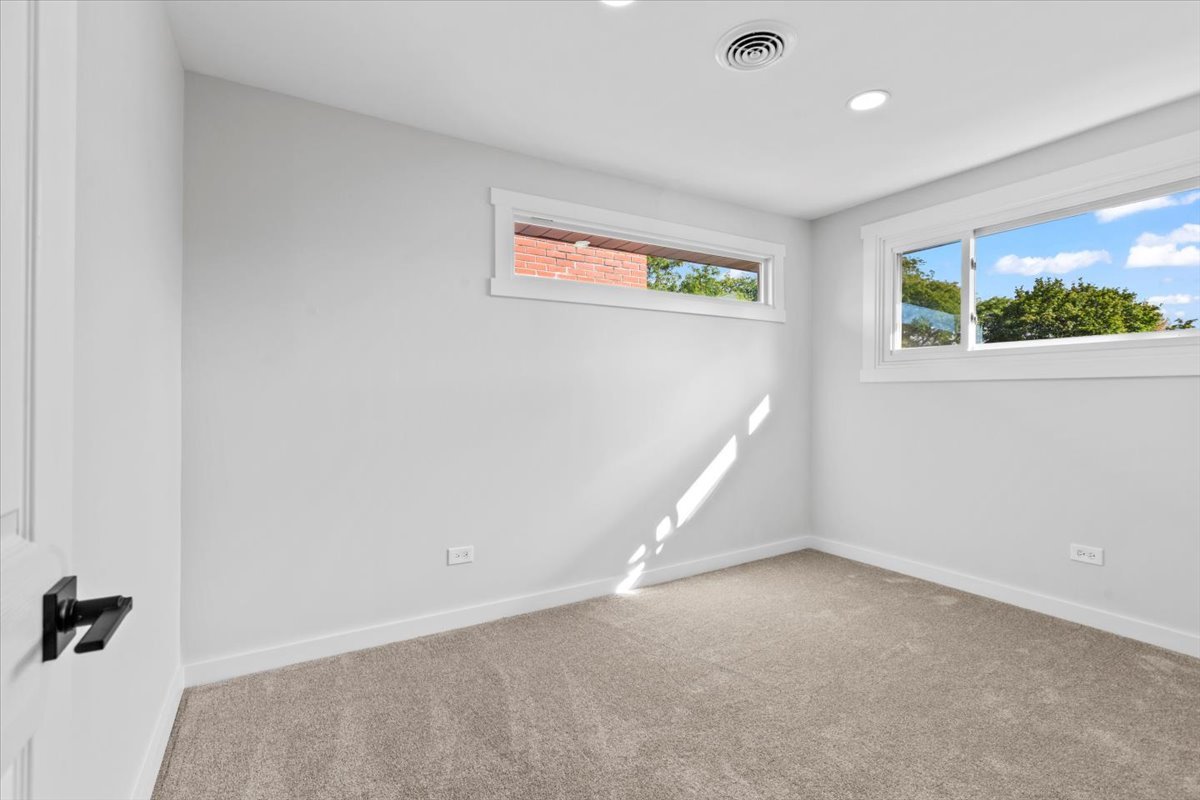 10206 S Saint Louis Avenue, Evergreen Park, IL 60805