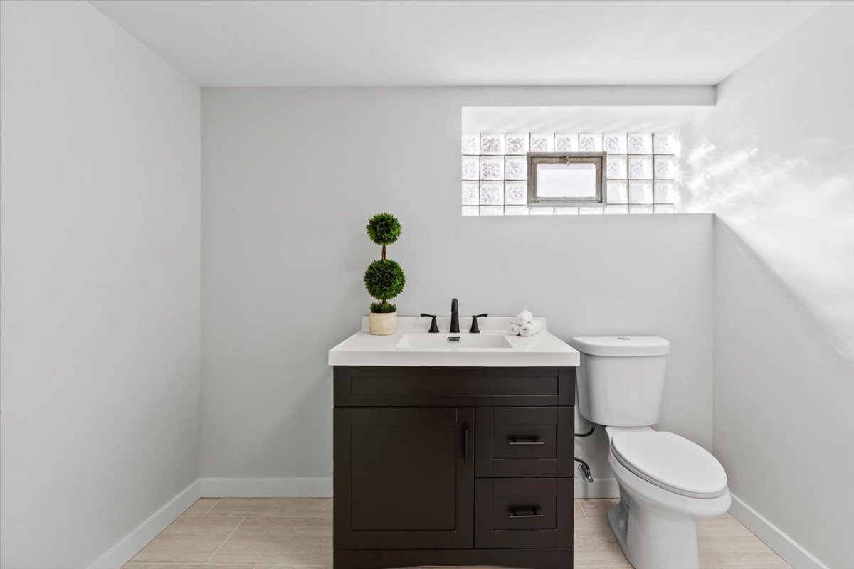 10206 S Saint Louis Avenue, Evergreen Park, IL 60805