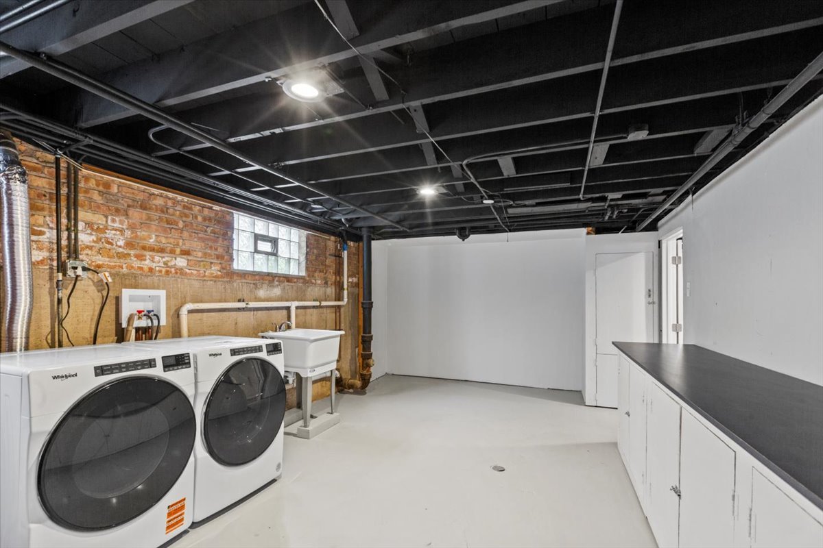 10206 S Saint Louis Avenue, Evergreen Park, IL 60805