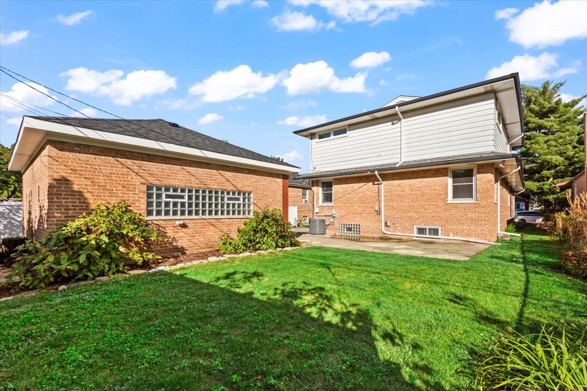 10206 S Saint Louis Avenue, Evergreen Park, IL 60805