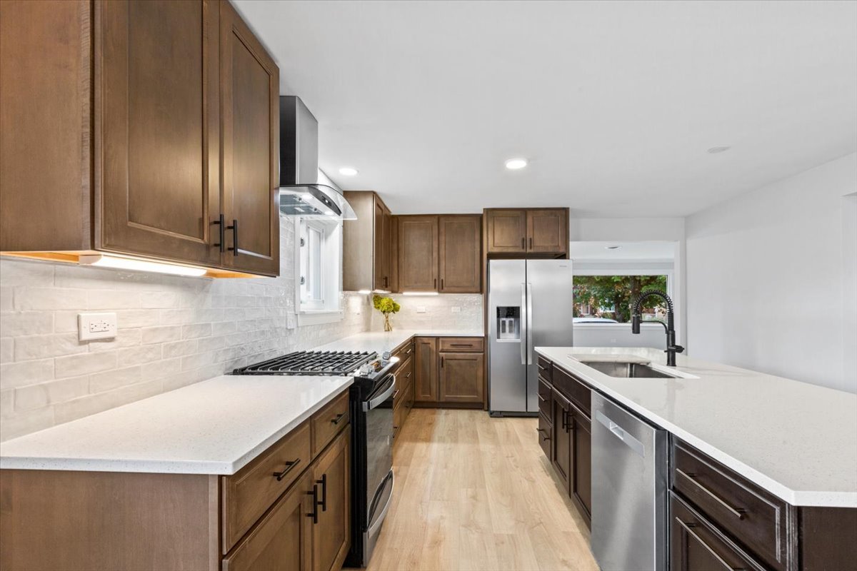 10206 S Saint Louis Avenue, Evergreen Park, IL 60805