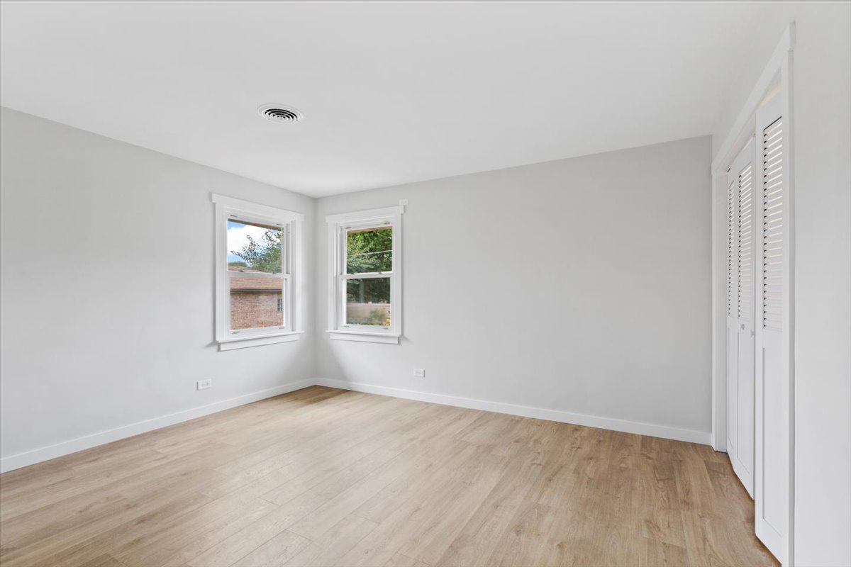 10206 S Saint Louis Avenue, Evergreen Park, IL 60805