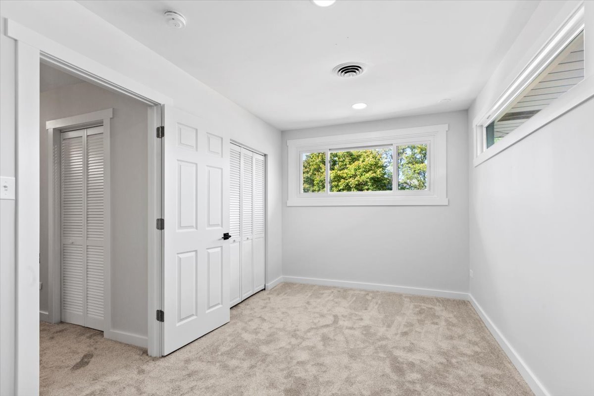 10206 S Saint Louis Avenue, Evergreen Park, IL 60805