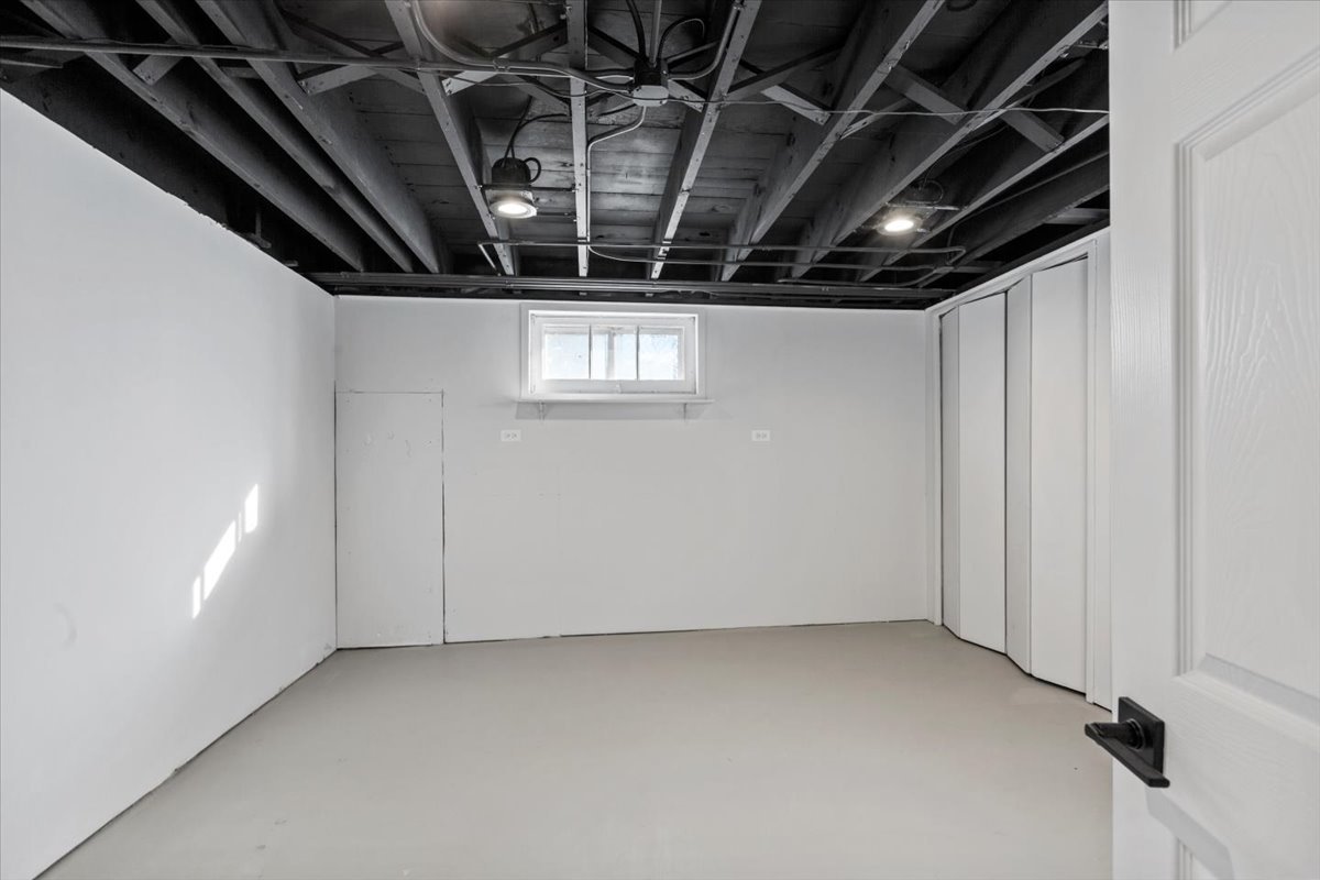 10206 S Saint Louis Avenue, Evergreen Park, IL 60805