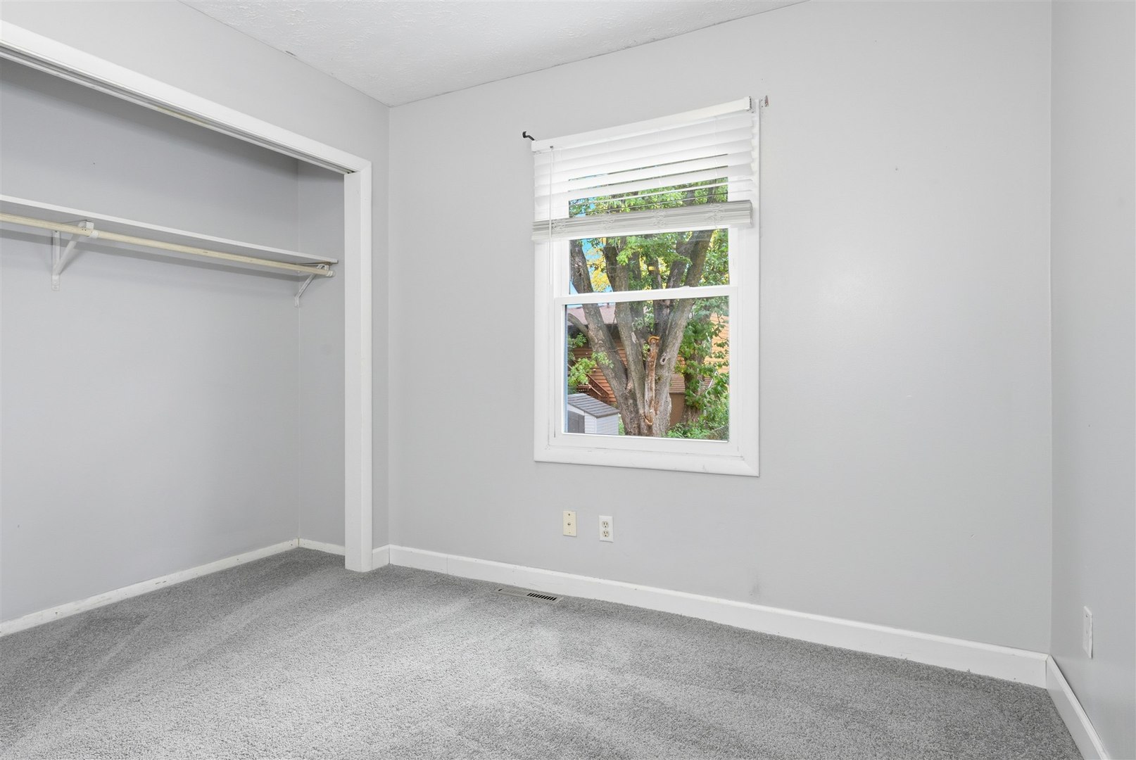 1516 N Hershey Road, Bloomington, IL 61704