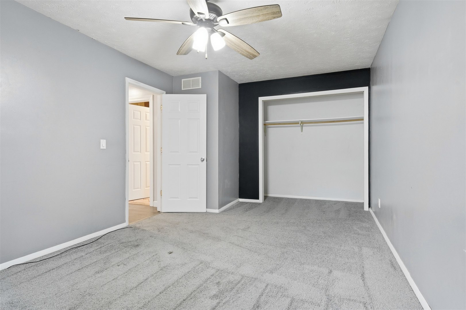 1516 N Hershey Road, Bloomington, IL 61704