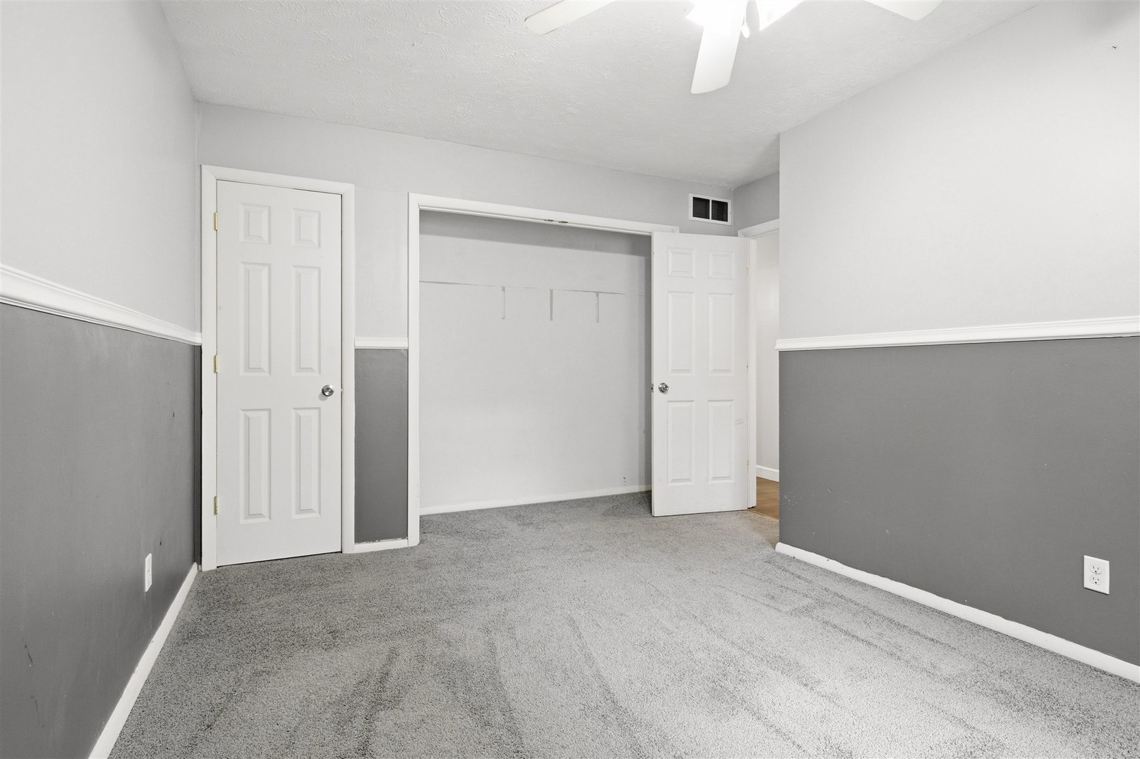 1516 N Hershey Road, Bloomington, IL 61704