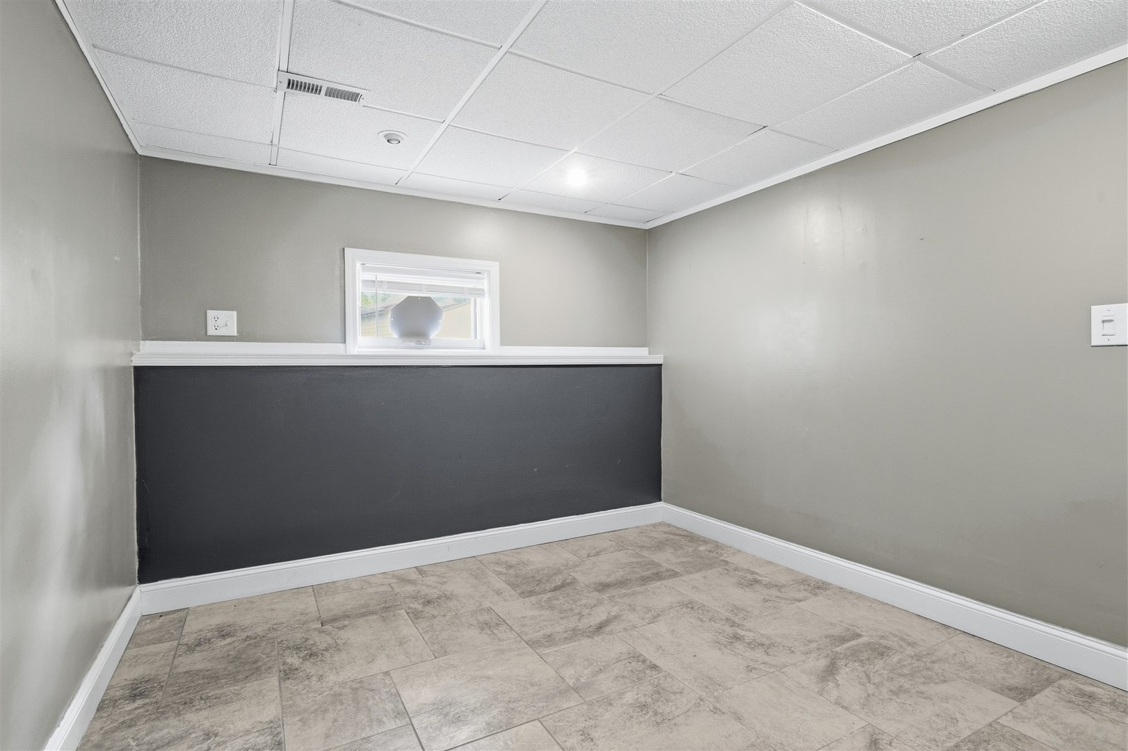 1516 N Hershey Road, Bloomington, IL 61704