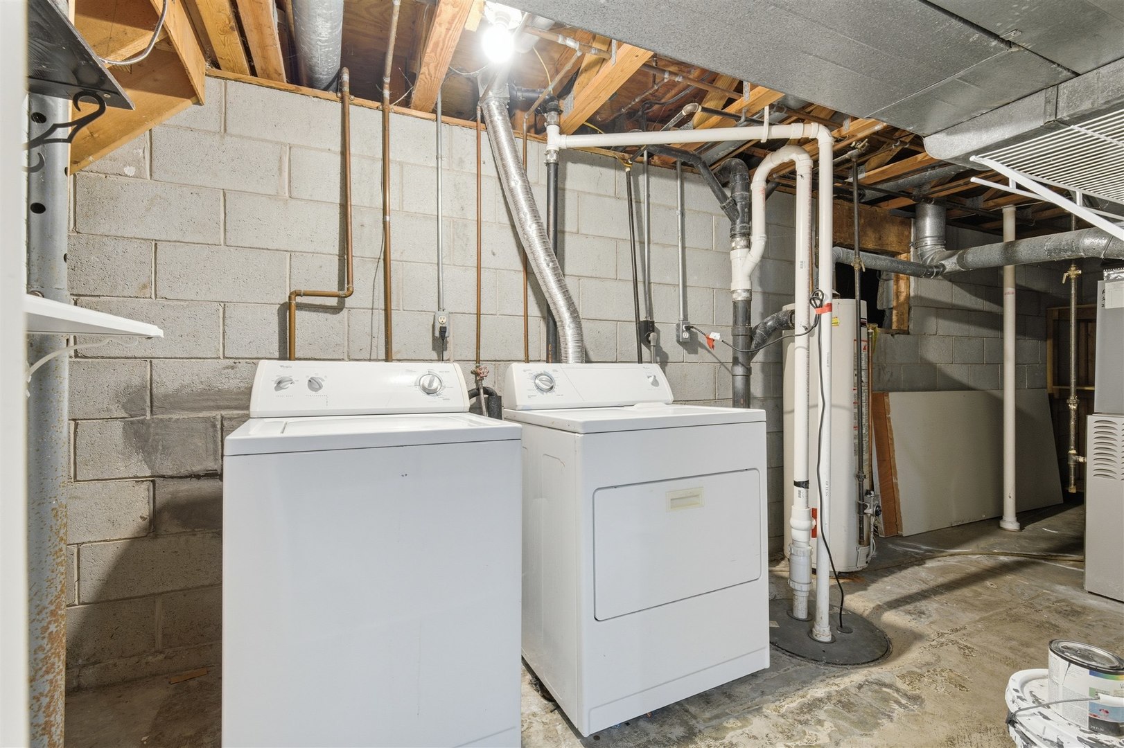 1516 N Hershey Road, Bloomington, IL 61704