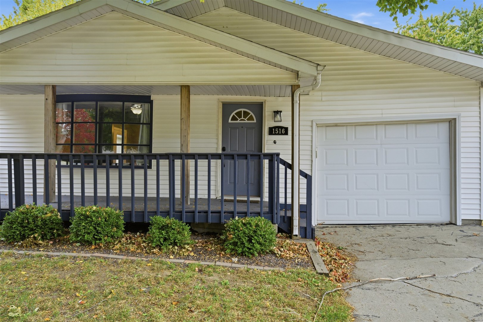 1516 N Hershey Road, Bloomington, IL 61704