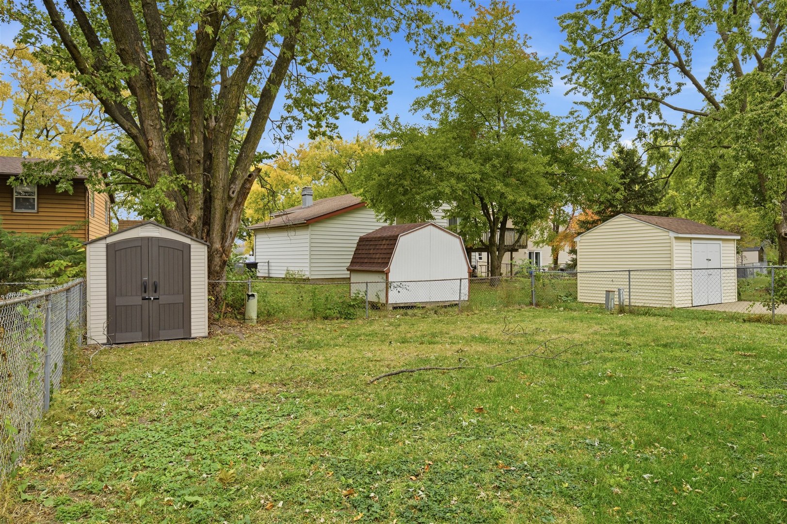 1516 N Hershey Road, Bloomington, IL 61704