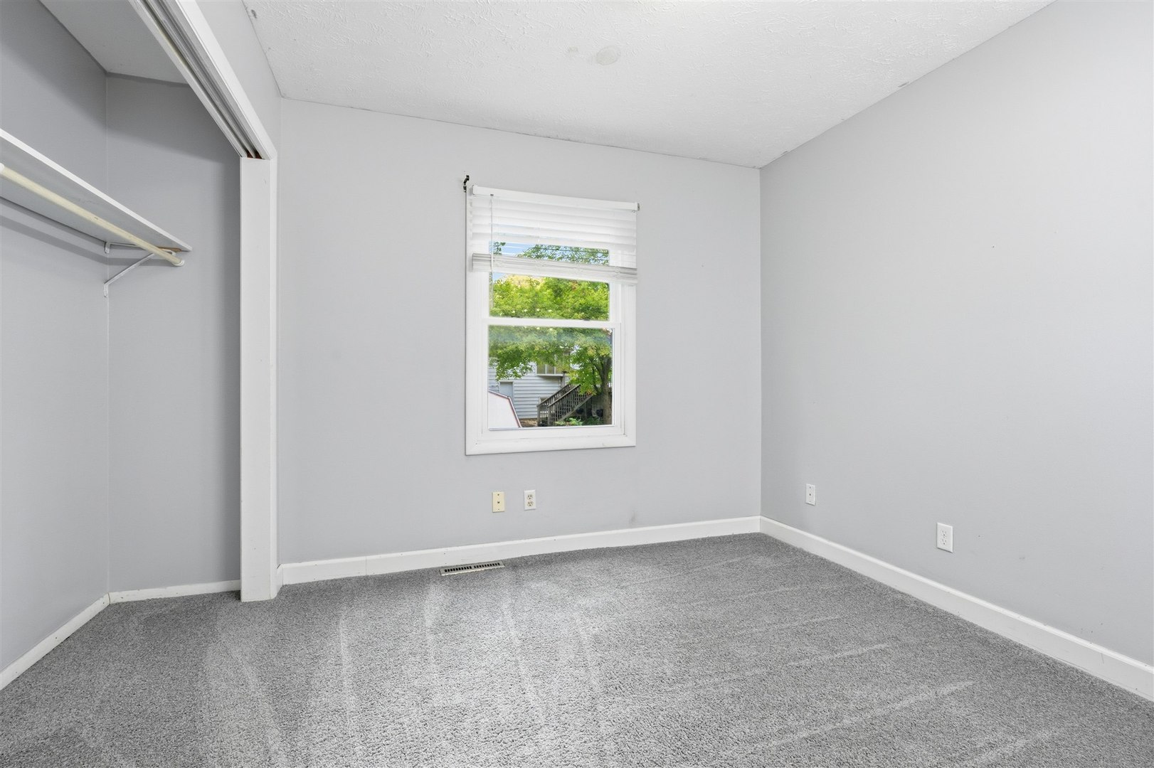 1516 N Hershey Road, Bloomington, IL 61704