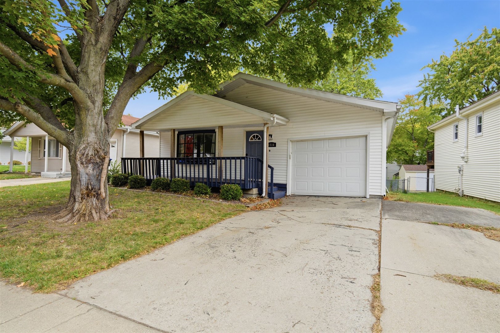 1516 N Hershey Road, Bloomington, IL 61704