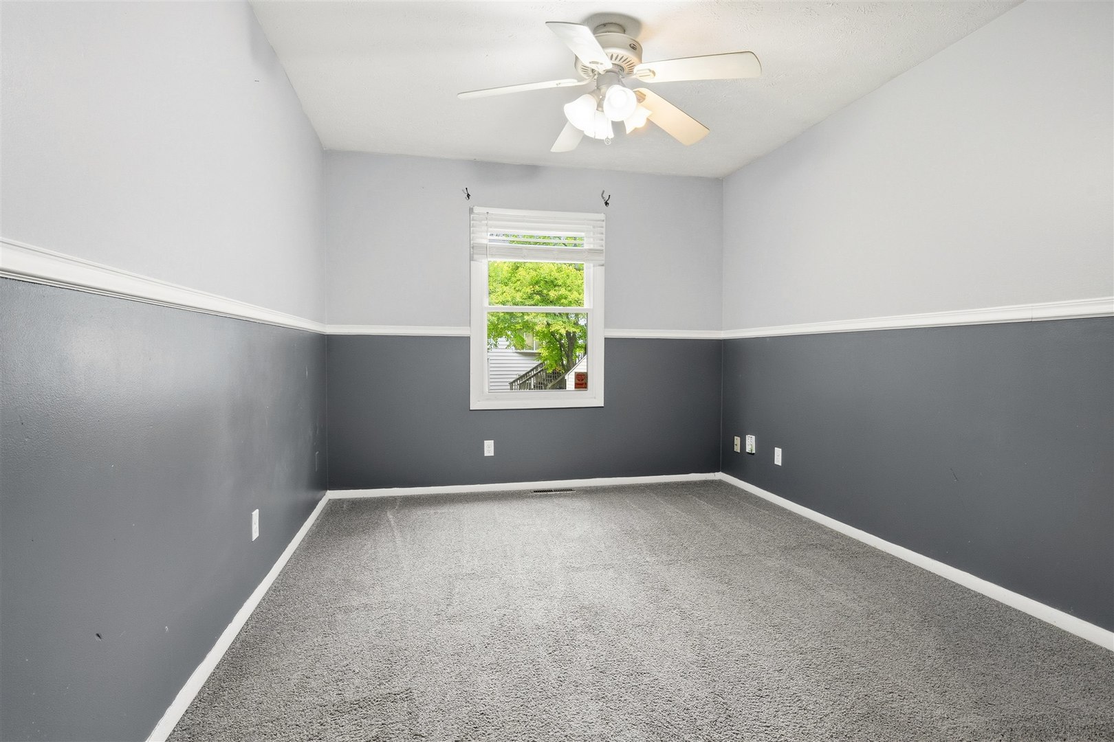 1516 N Hershey Road, Bloomington, IL 61704