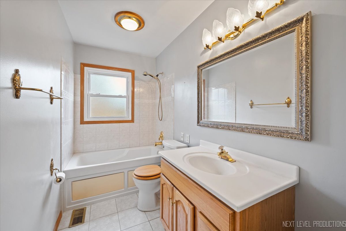 2926 76th Street, Woodridge, IL 60517