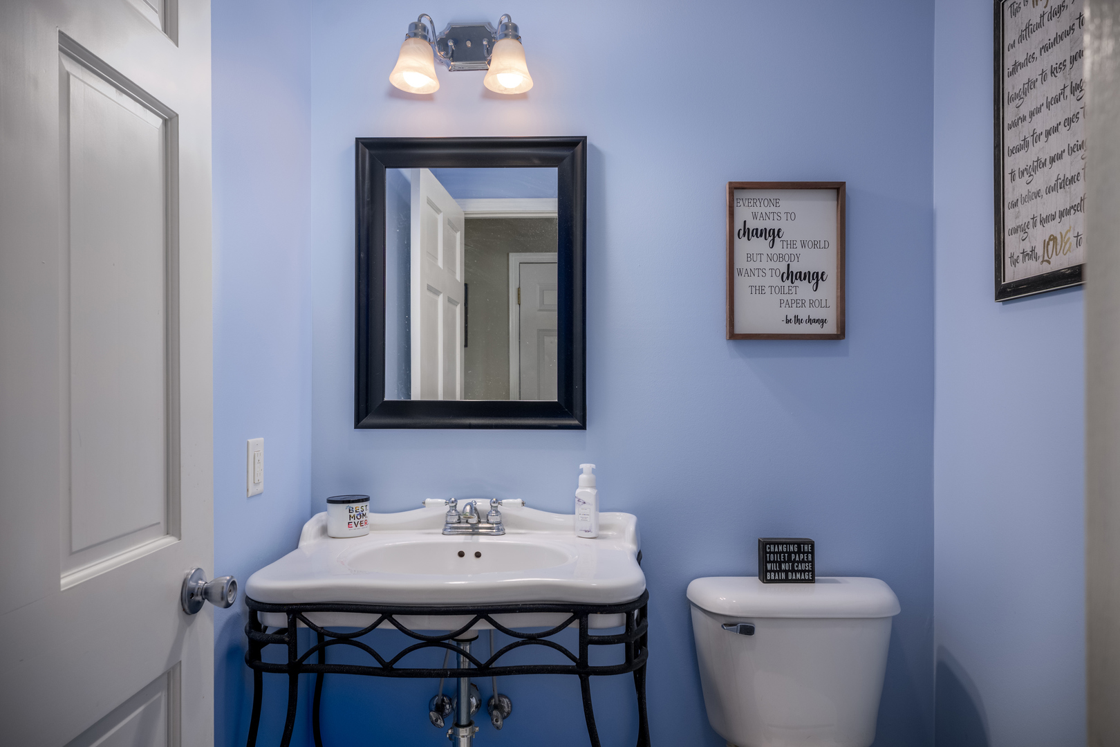 2044 Matthew Avenue, Twin Lakes, WI 53181