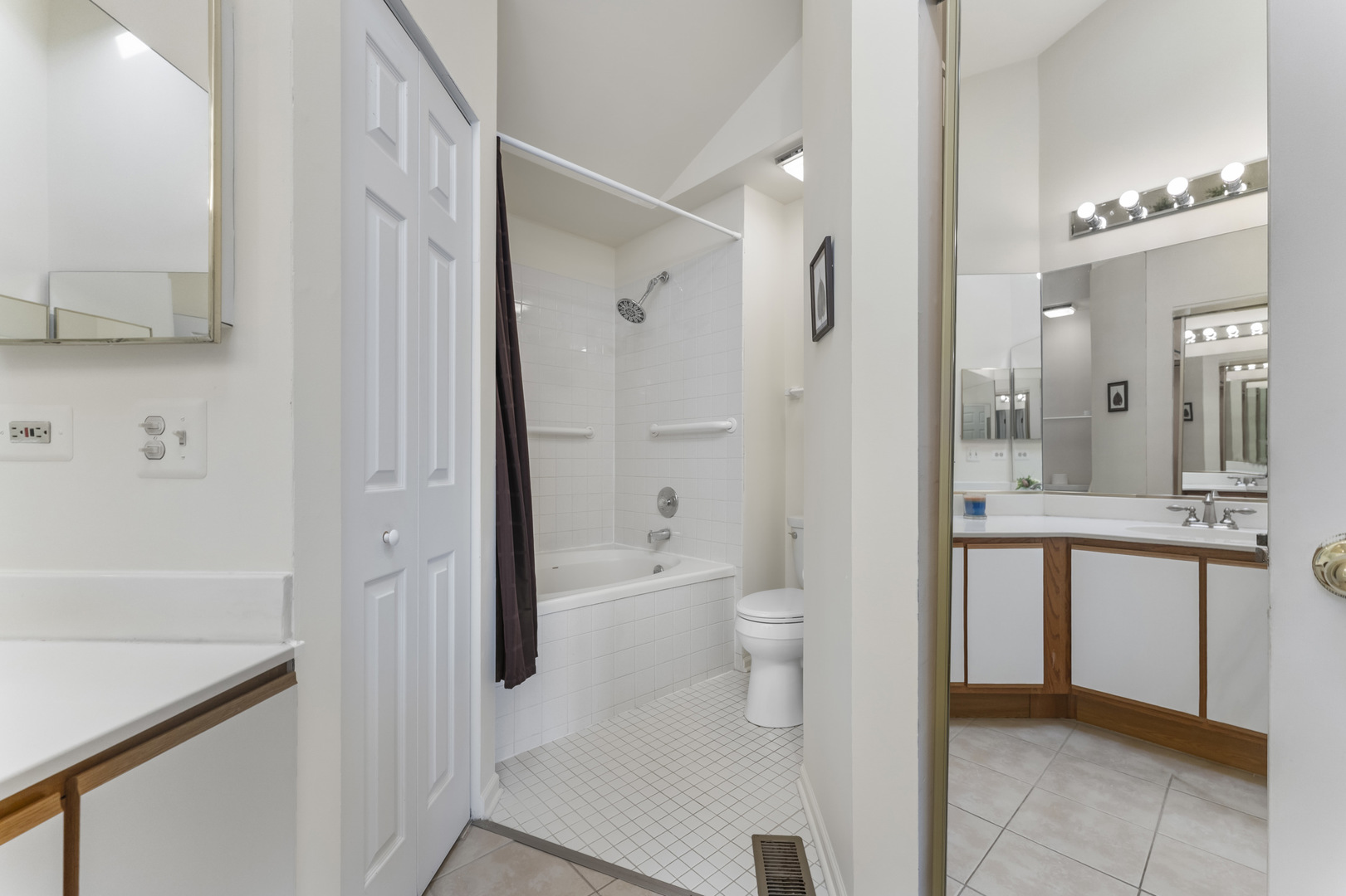 60 Whitman Court, Schaumburg, IL 60173