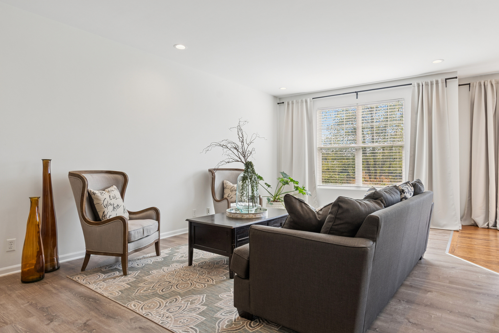 34W685 Roosevelt Avenue #B, St. Charles, IL 60174