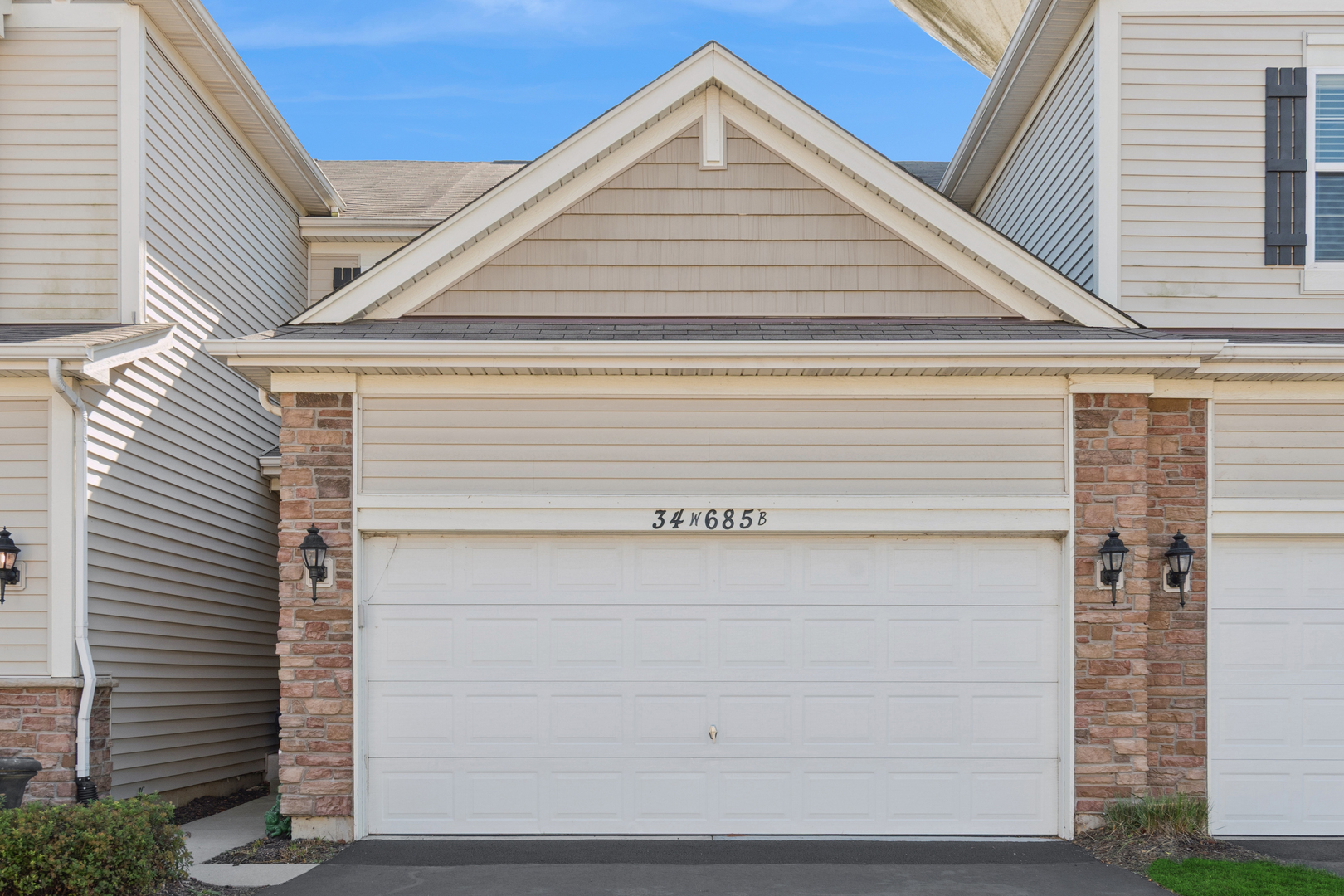 34W685 Roosevelt Avenue #B, St. Charles, IL 60174