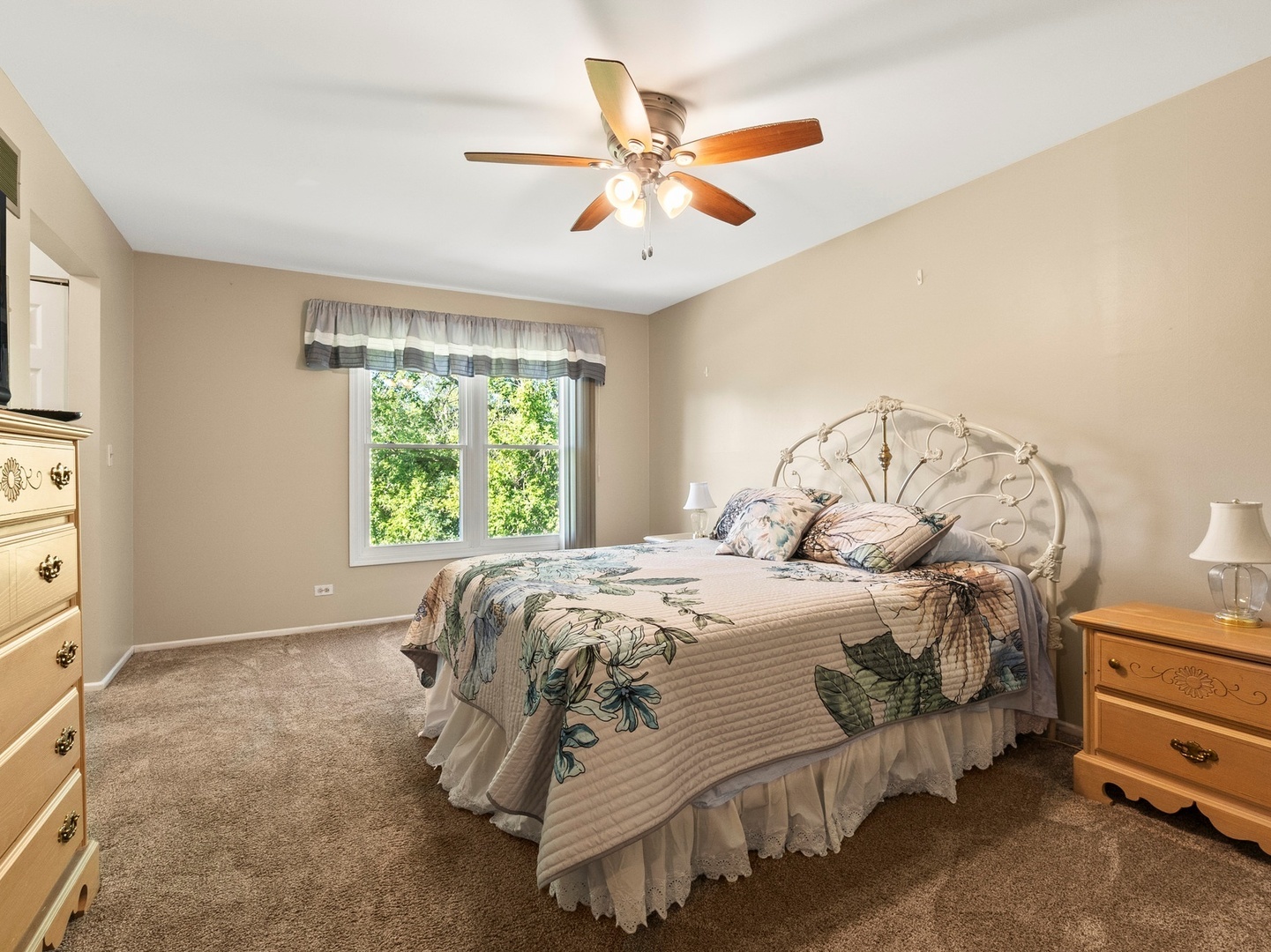 445 Travelaire Avenue, Naperville, IL 60565