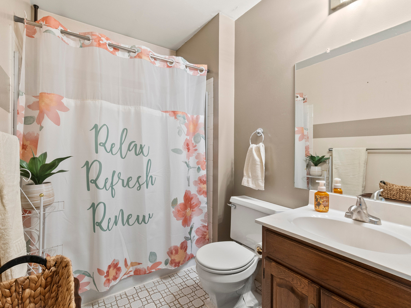 445 Travelaire Avenue, Naperville, IL 60565