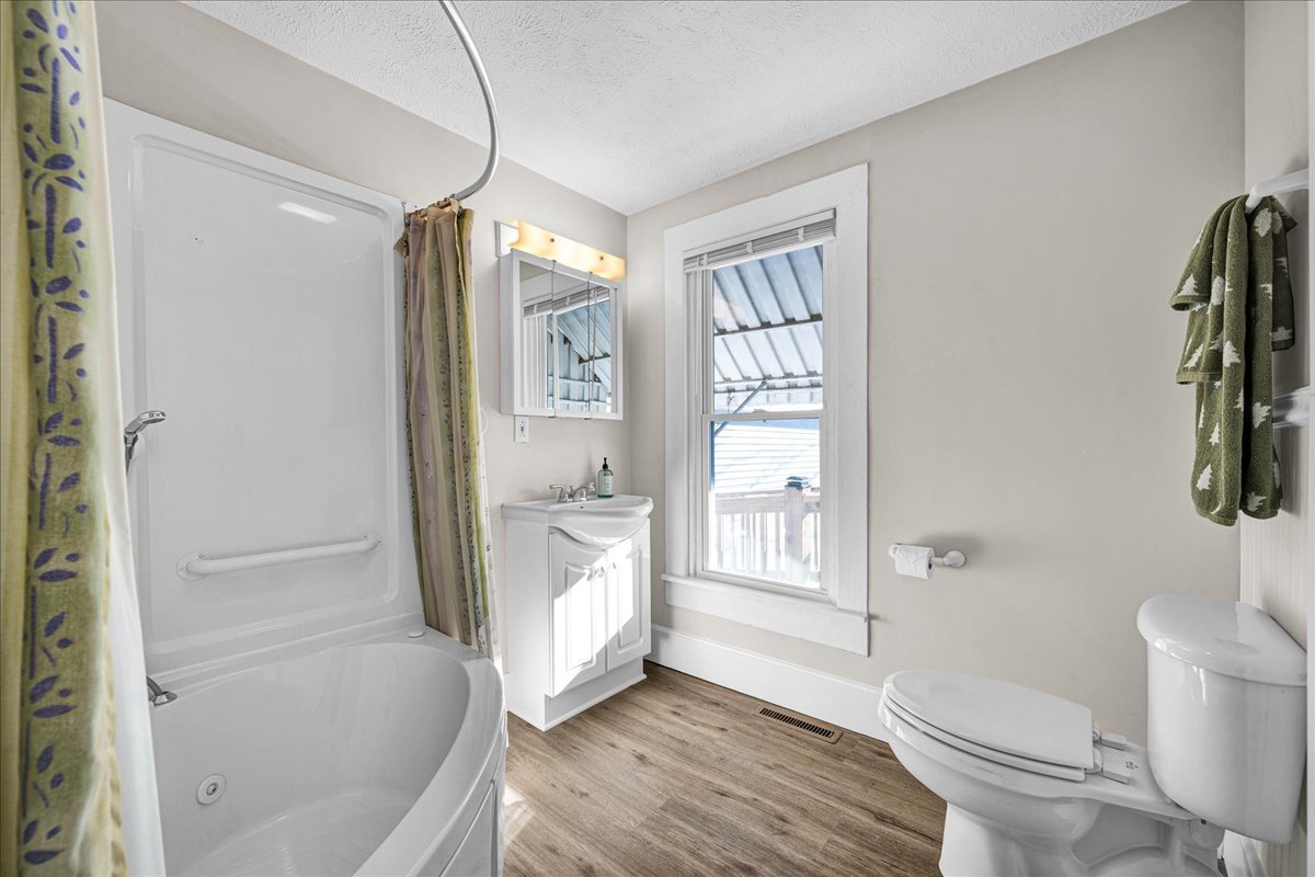 1406 W Walnut Street, Bloomington, IL 61701