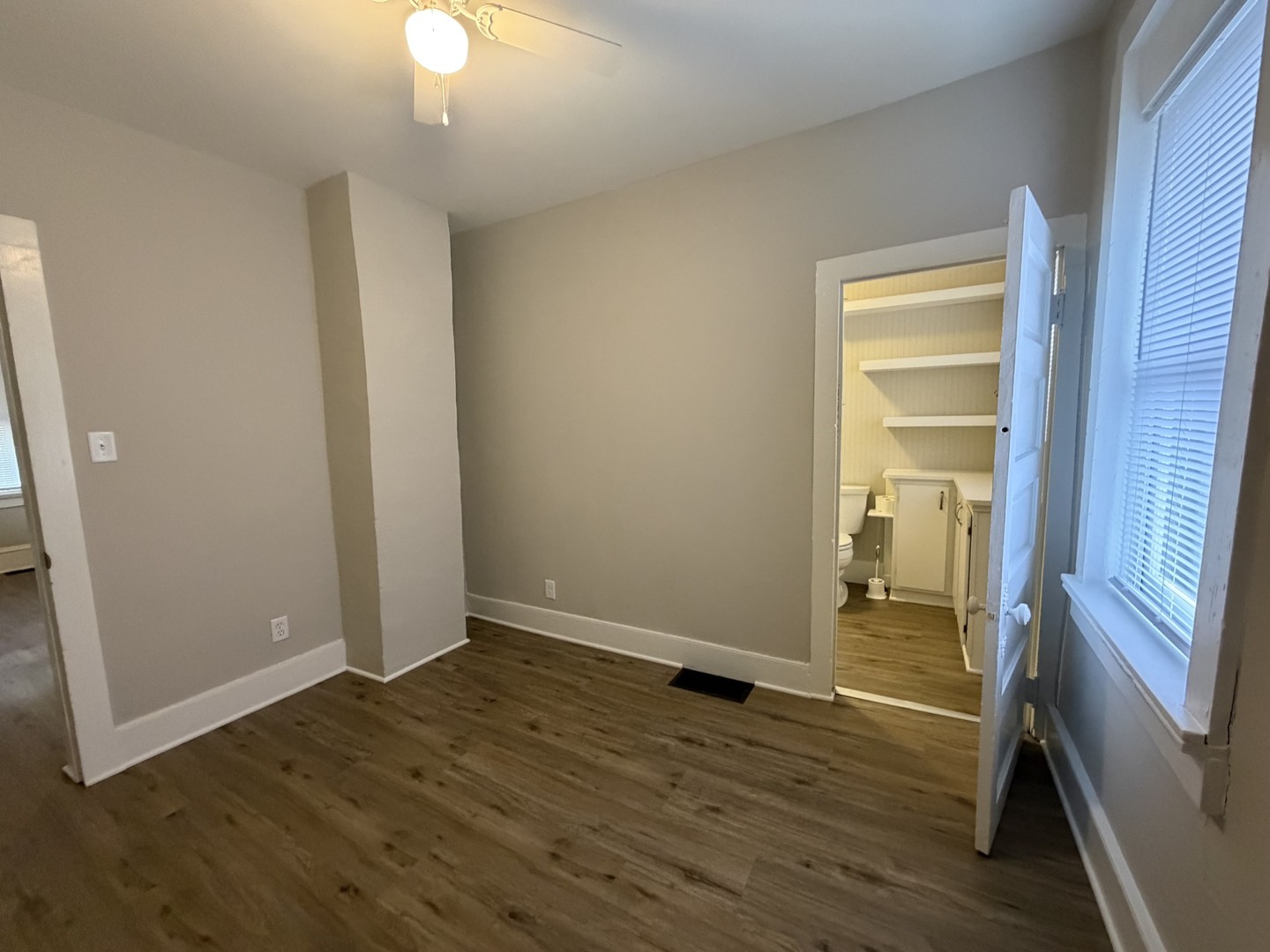 1406 W Walnut Street, Bloomington, IL 61701