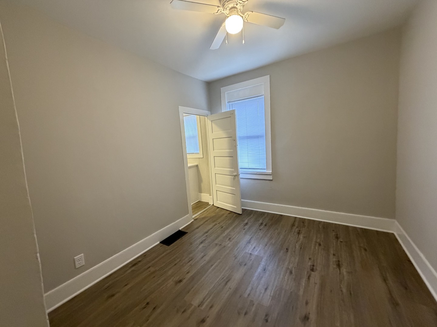 1406 W Walnut Street, Bloomington, IL 61701