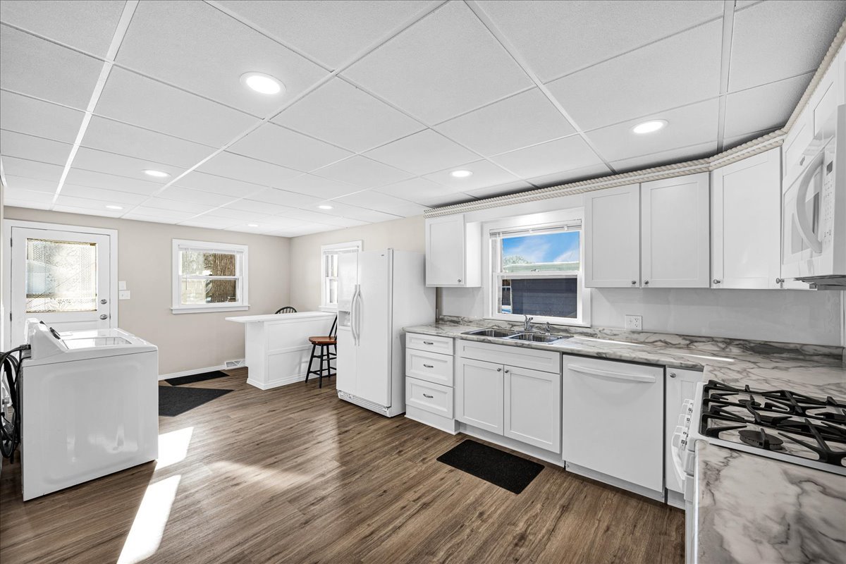 1406 W Walnut Street, Bloomington, IL 61701