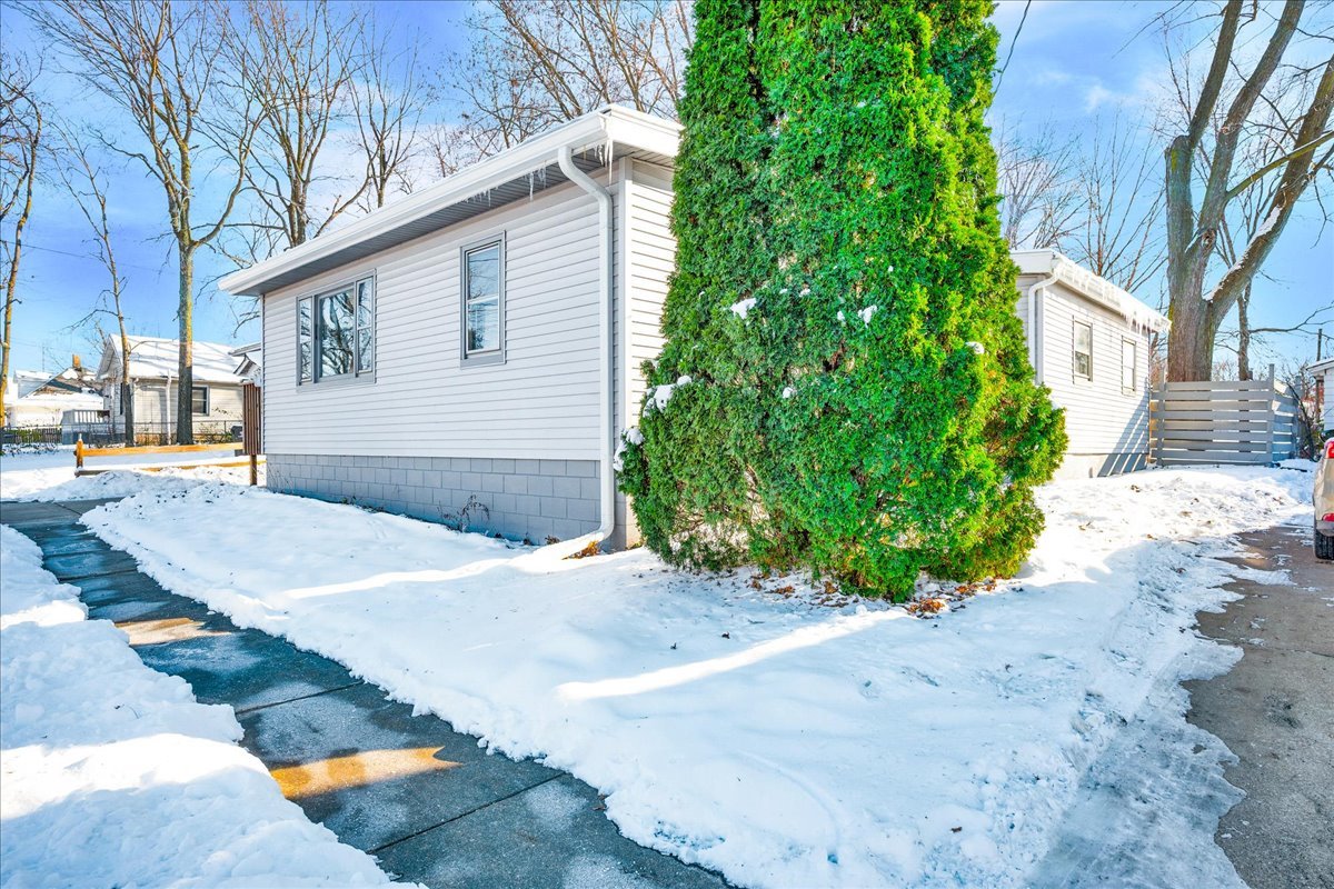 1406 W Walnut Street, Bloomington, IL 61701