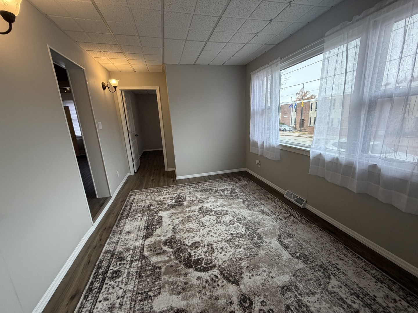 1406 W Walnut Street, Bloomington, IL 61701