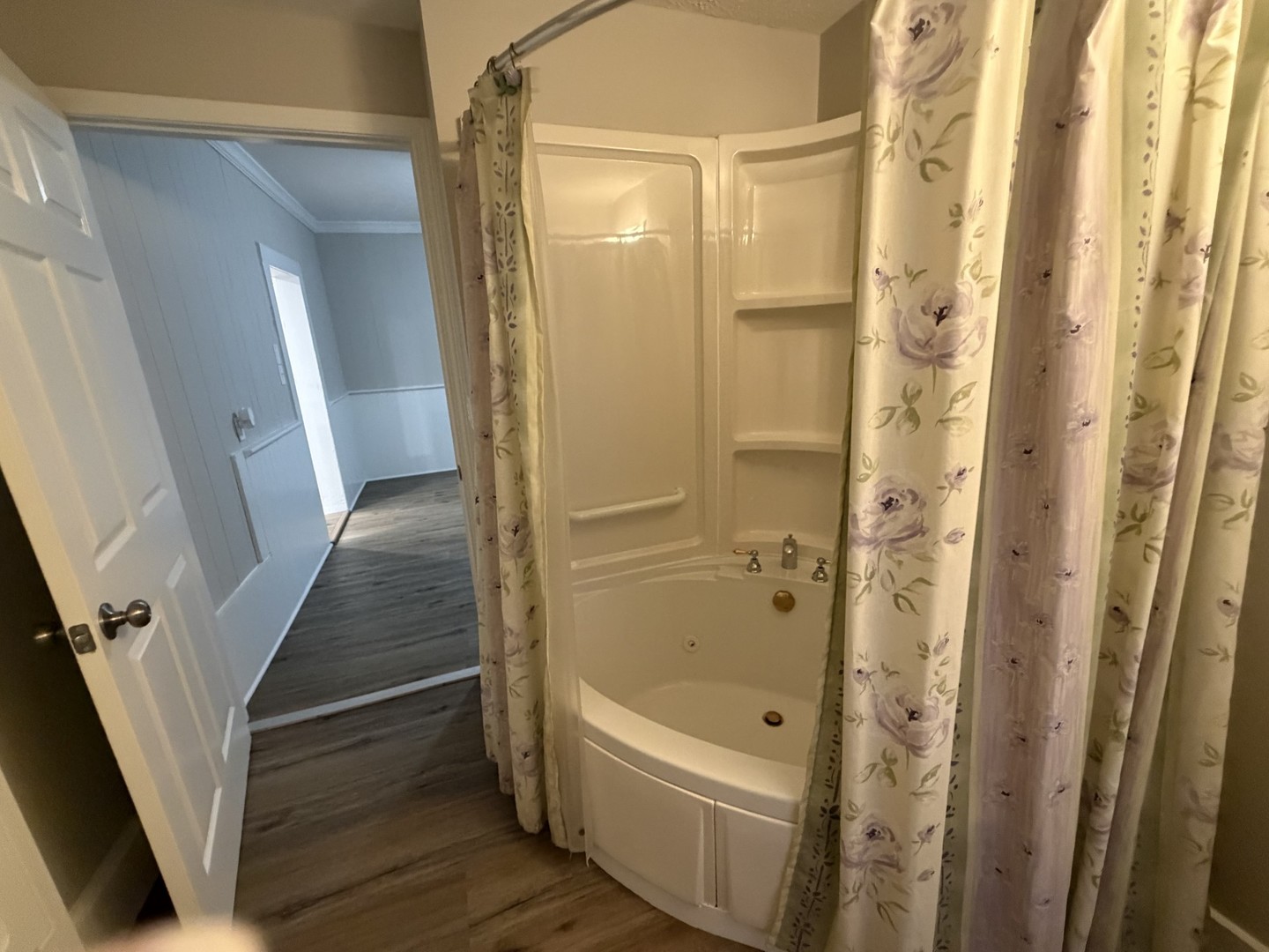 1406 W Walnut Street, Bloomington, IL 61701