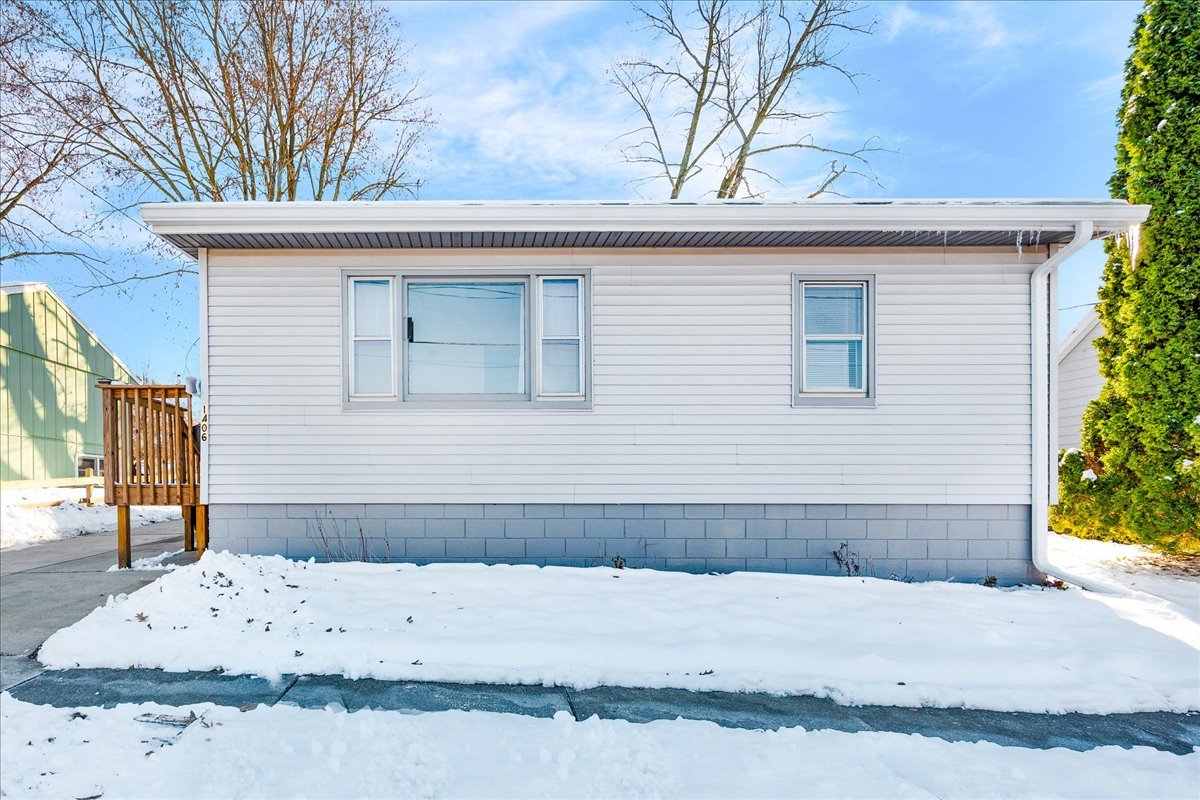 1406 W Walnut Street, Bloomington, IL 61701