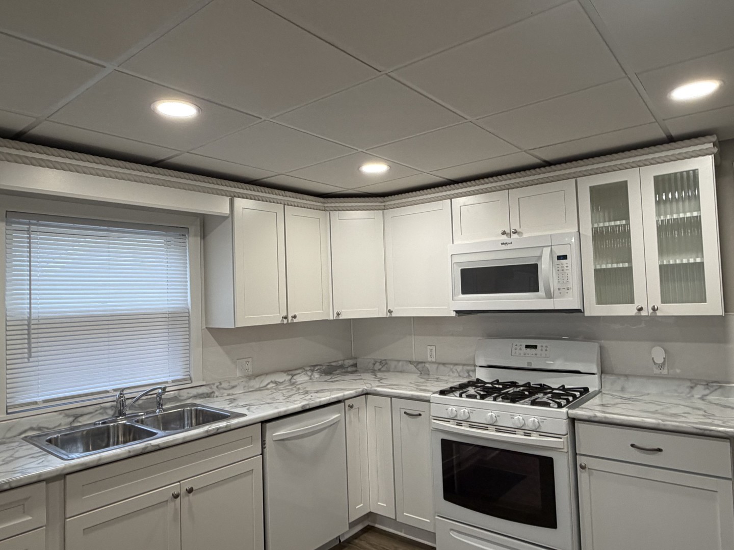 1406 W Walnut Street, Bloomington, IL 61701