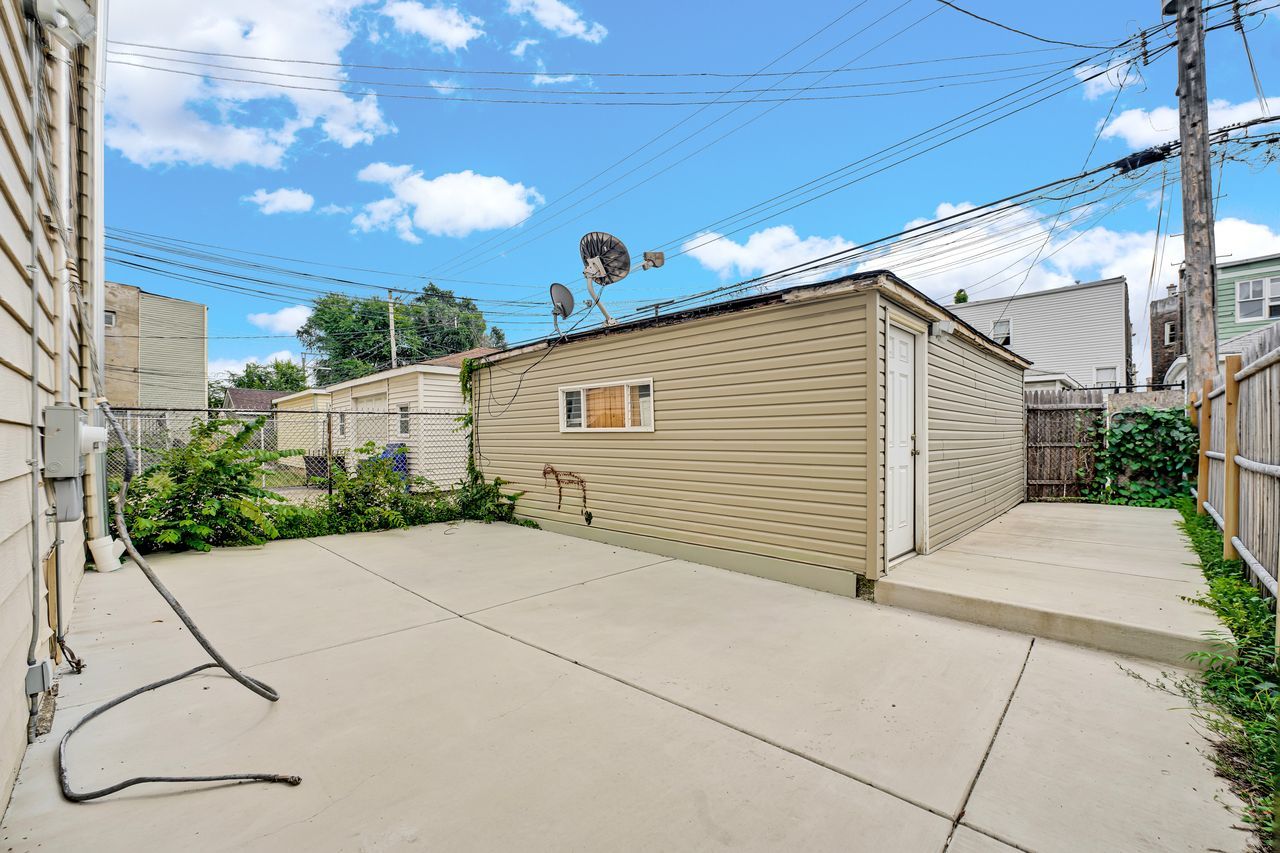 4339 W Monroe Street, Chicago, IL 60624